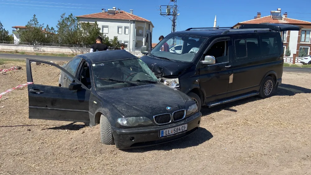 Aksaray'da meydana gelen trafik kazasında 8 kişi yaralandı