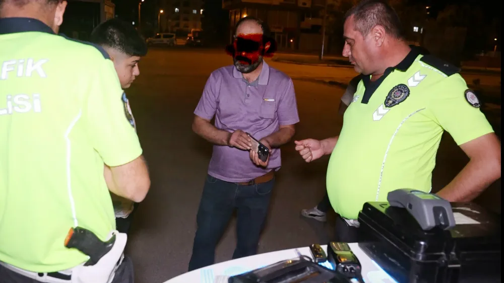 Aksaray'da bir Çocuğun babasına ehliyetsiz kişiye araç kullandırmaktan 12 bin 978 TL para cezası kesildi