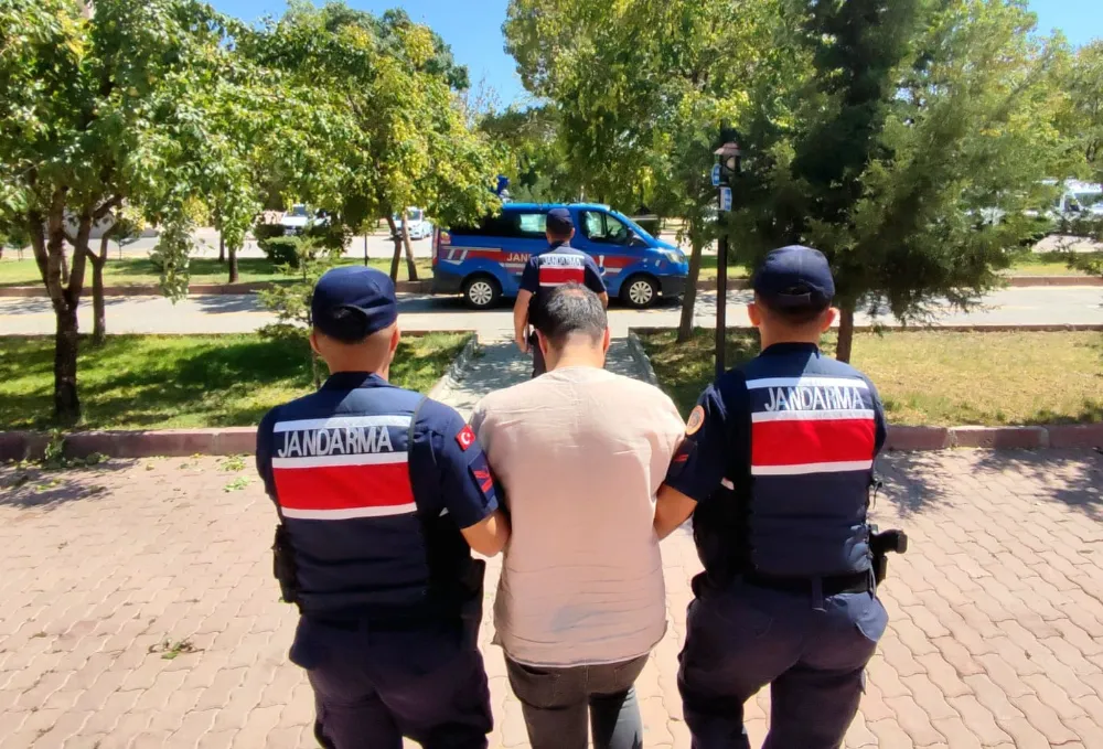 Aksaray’da Yurtdışından Çikolata Paketleri İçerisinde Getirdiği Uyuşrucu Maddesini Satarken Yakalandı