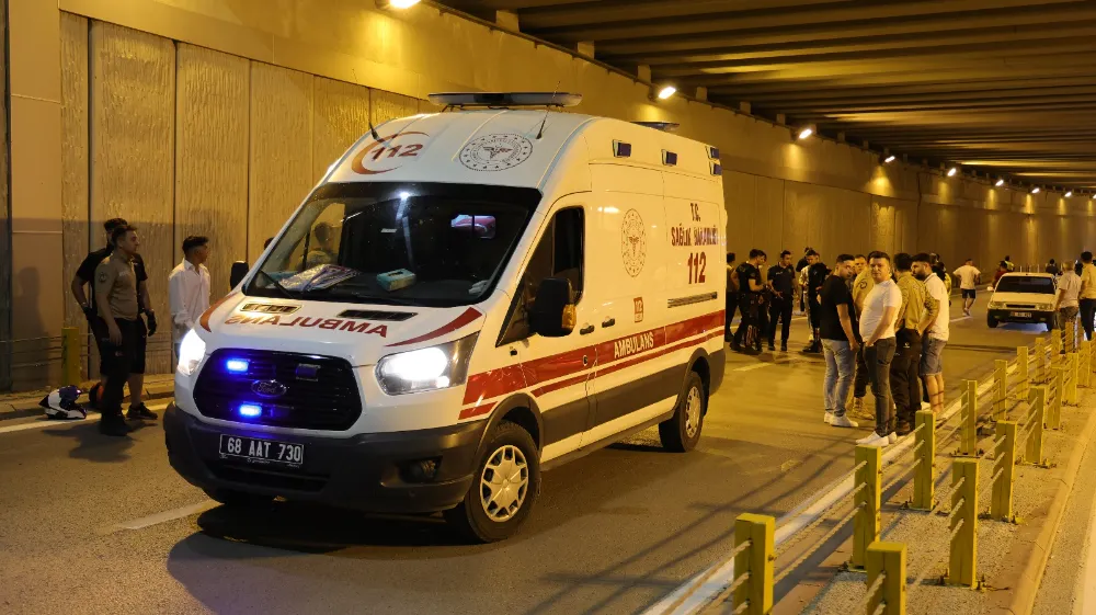 Aksaray'da motosiklet kazası geçirerek ağır yaralanan gencin babasının çaresizliği yürek burktu