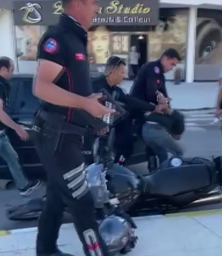 Polisten kaçan ehliyetsiz sürücü başka bir araçla çarpınca yakalandı 2 kişi yaralandı