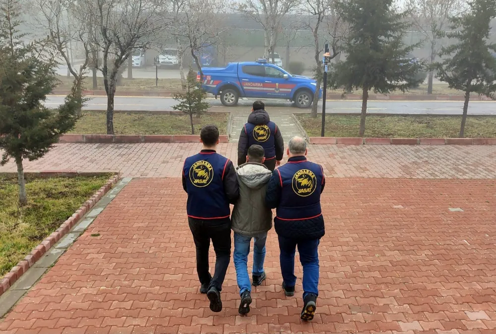 Aksaray'da Aranan Şahıs Yakalandı: 16 Yıl 8 Ay Hapis Cezası Bulunan Kişi Tutuklandı