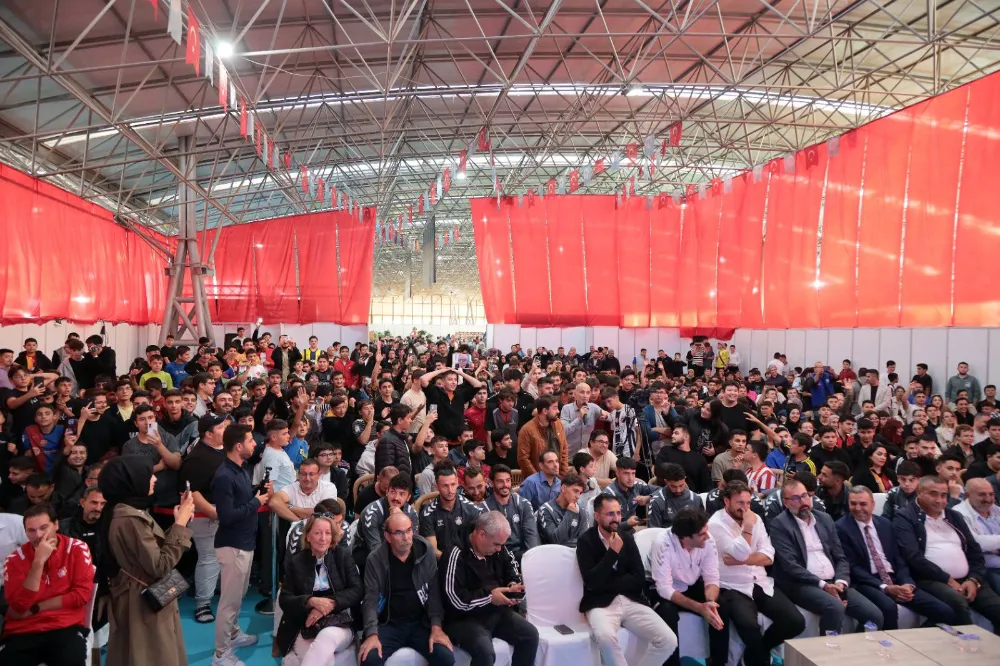 Aksaray 7. Kitap Günleri'nde Futbolun Ustalarıyla Buluşma: Ahmet Çakar ve Abdülkerim Durmaz Aksaraylılarla Bir Araya Geldi