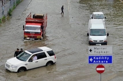Meteoroloji uyardı: Sel, su baskını, doluya dikkat!
