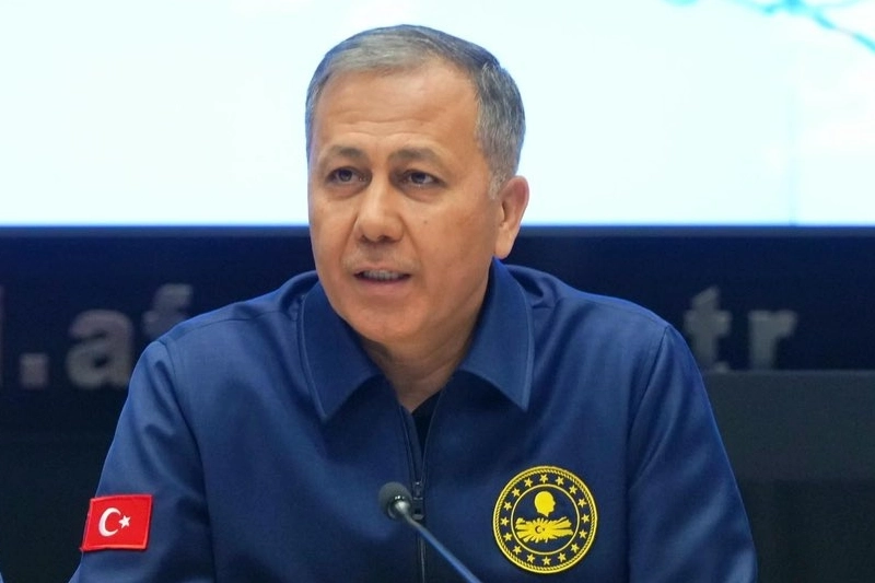 Bakan Yerlikaya: 25 yapı hasarı toplam 504 ihbar alındı
