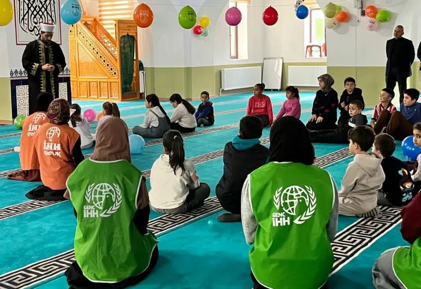 Aksaray İHH’den Anlamlı Etkinlik: “Minik Eller Camide Buluşuyor” Yeşil Camii’nde Gerçekleştirildi