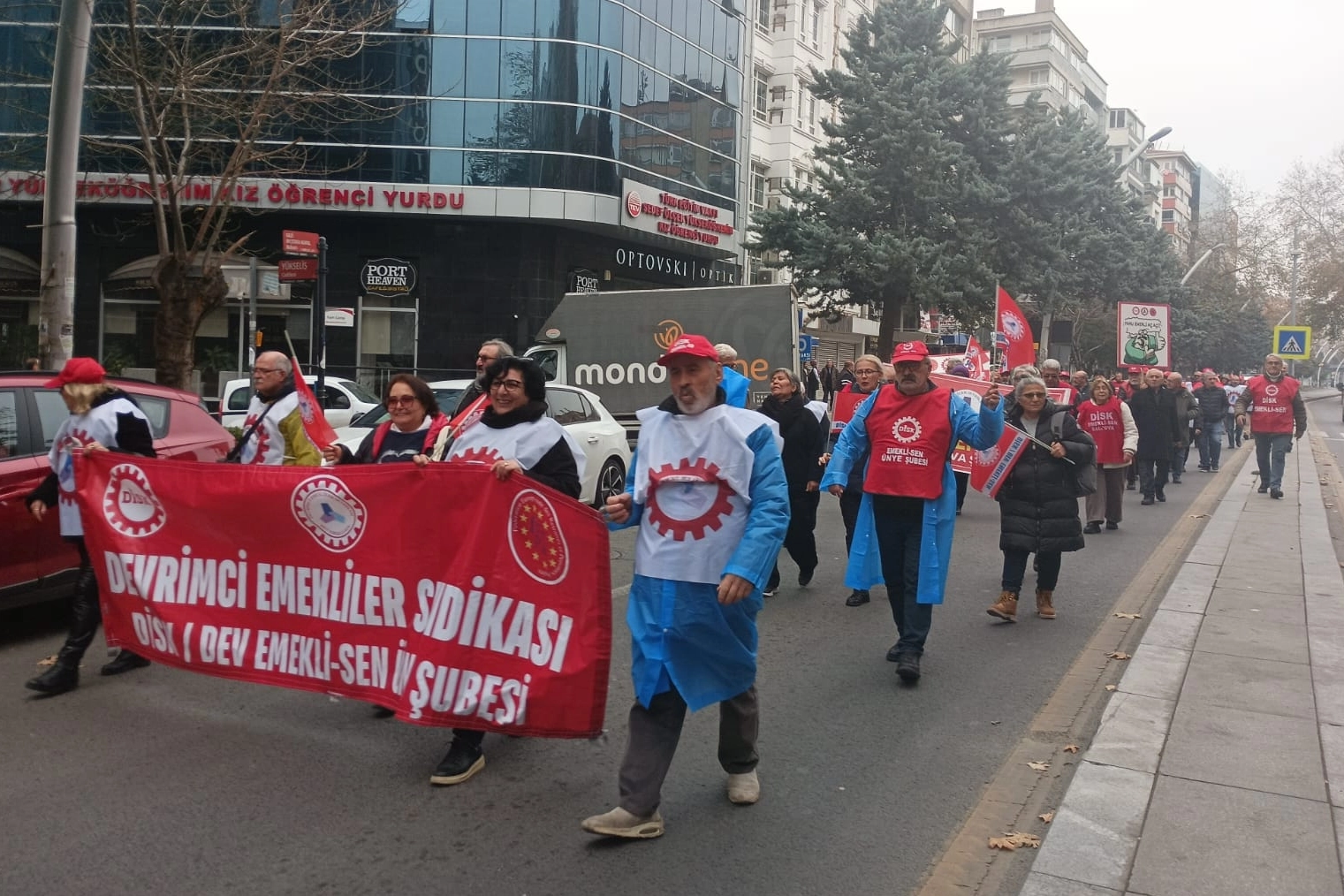Emekliler Samsun'dan Ankara'ya yürüdü... Tandoğan Meydanı'nda hak mücadelesi