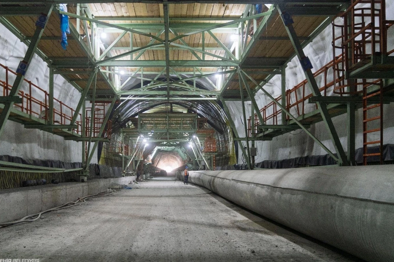 İzmir'deki o tünelde ışığa 210 metre kaldı
