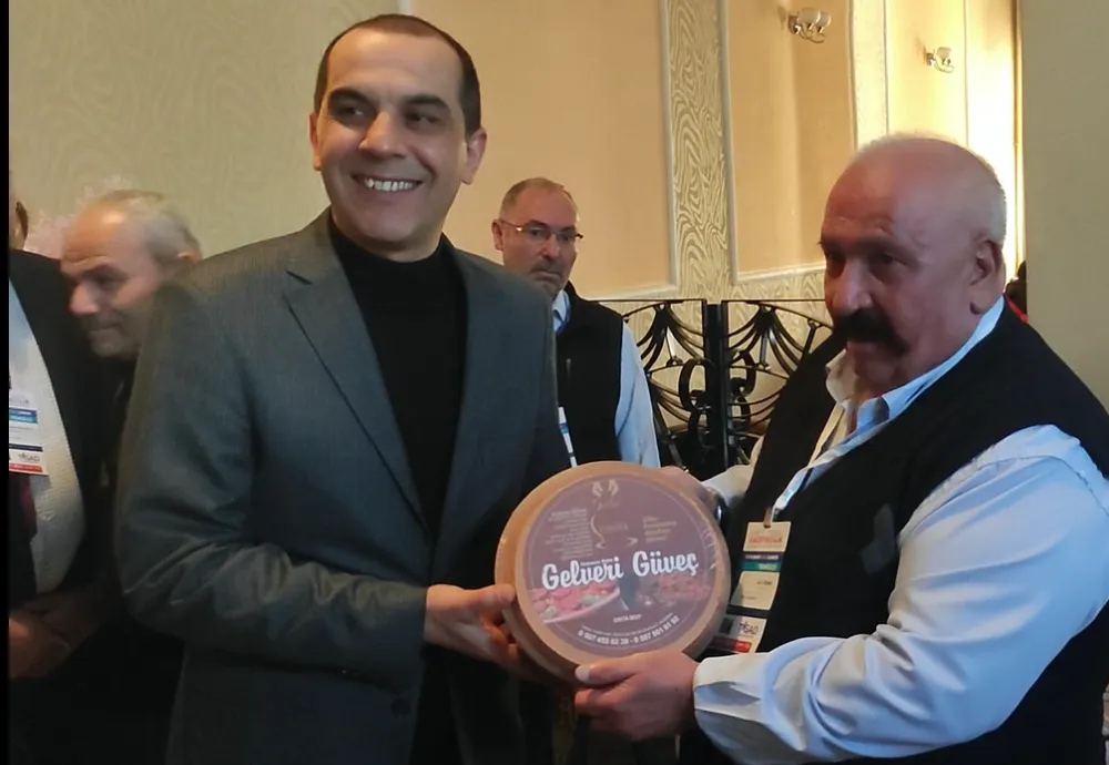 ÇANKIRI VALİSİ,B.B,SAĞ.MÜDÜRÜYLE GAZETECİLERİDE YEMEKLERİNİ GELVERİ GÜVECİNDE PİŞİRECEK!