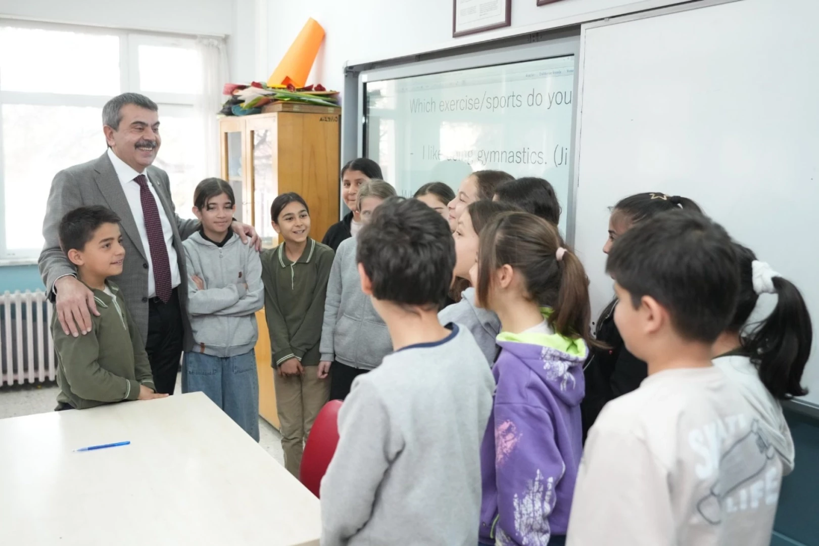 Bakan Tekin'den Çorum güzergahında 'çat kapı' ziyaretler