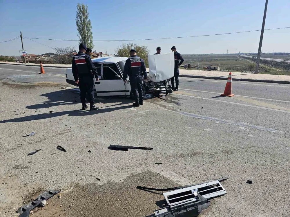 Aksaray'da Ehliyetsiz Sürücünün Karıştığı Kazada 2 Kişi Yaralandı