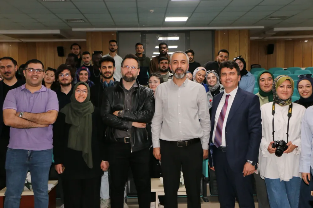 ASÜ’de Mobil Fotoğrafçılığın Püf Noktaları Anlatıldı