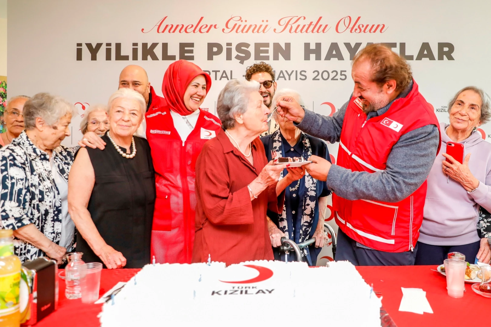 Kızılay’dan Anneler Günü’ne özel kutlama
