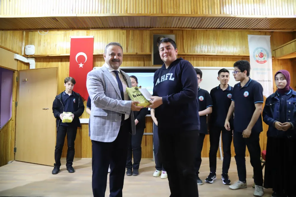Rektör Arıbaş, Abdülhamid Han Fen Lisesi Öğrencileriyle Buluştu