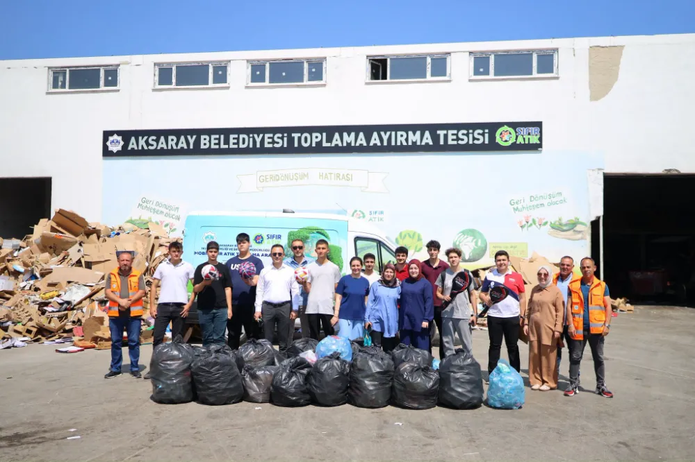 AKSARAY BELEDİYESİ ÇEVREYE DUYARLILIK GÖSTEREN LİSE ÖĞRENCİSİNİ ÖDÜLLENDİRDİ