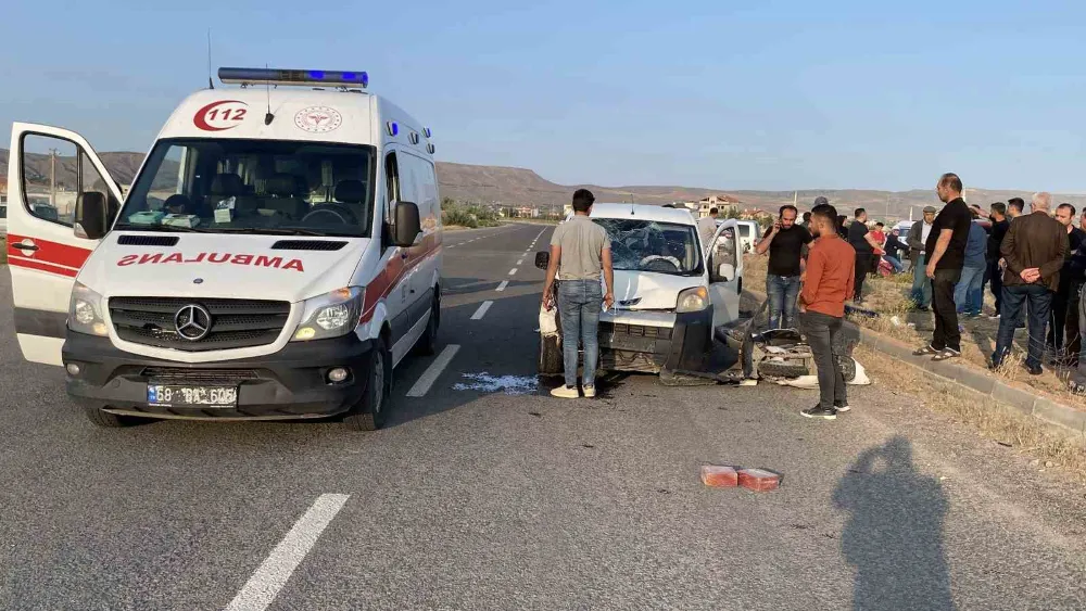 Aksaray’da Motosiklet ile Hafif Ticari Araç Çarpıştı: 1 Ağır Yaralı