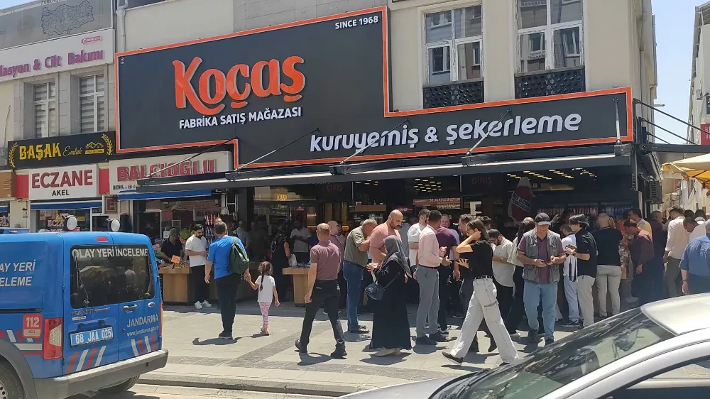 Koçaş Kuruyemiş Yeni Yerinde Aşure İkramı Gerçekleştirdi