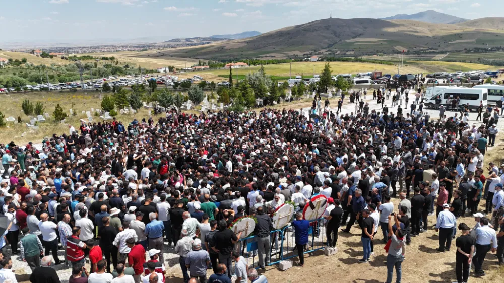 Aksaray Kahraman Evladını Uğurladı: Şehit Özkan Özkanlı Gözyaşlarıyla Toprağa Verildi