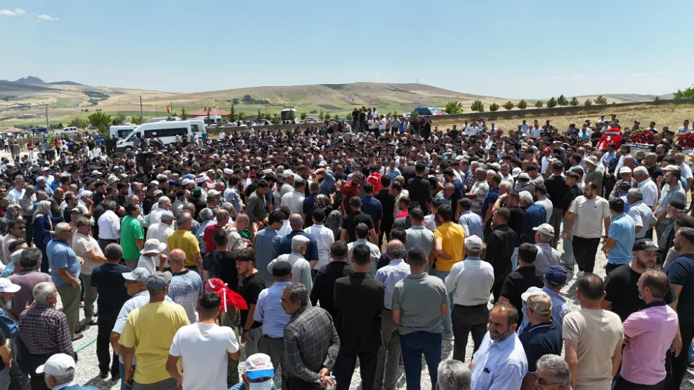 Aksaray Kahraman Evladını Uğurladı: Şehit Özkan Özkanlı Gözyaşlarıyla Toprağa Verildi