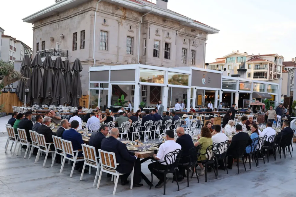 AKSARAY'DA GÖREV YERİ DEĞİŞEN HÂKİM VE SAVCILAR İLE 40. YILINI DOLDURAN AVUKATA VEDA VE ONUR GECESİ DÜZENLENDİ