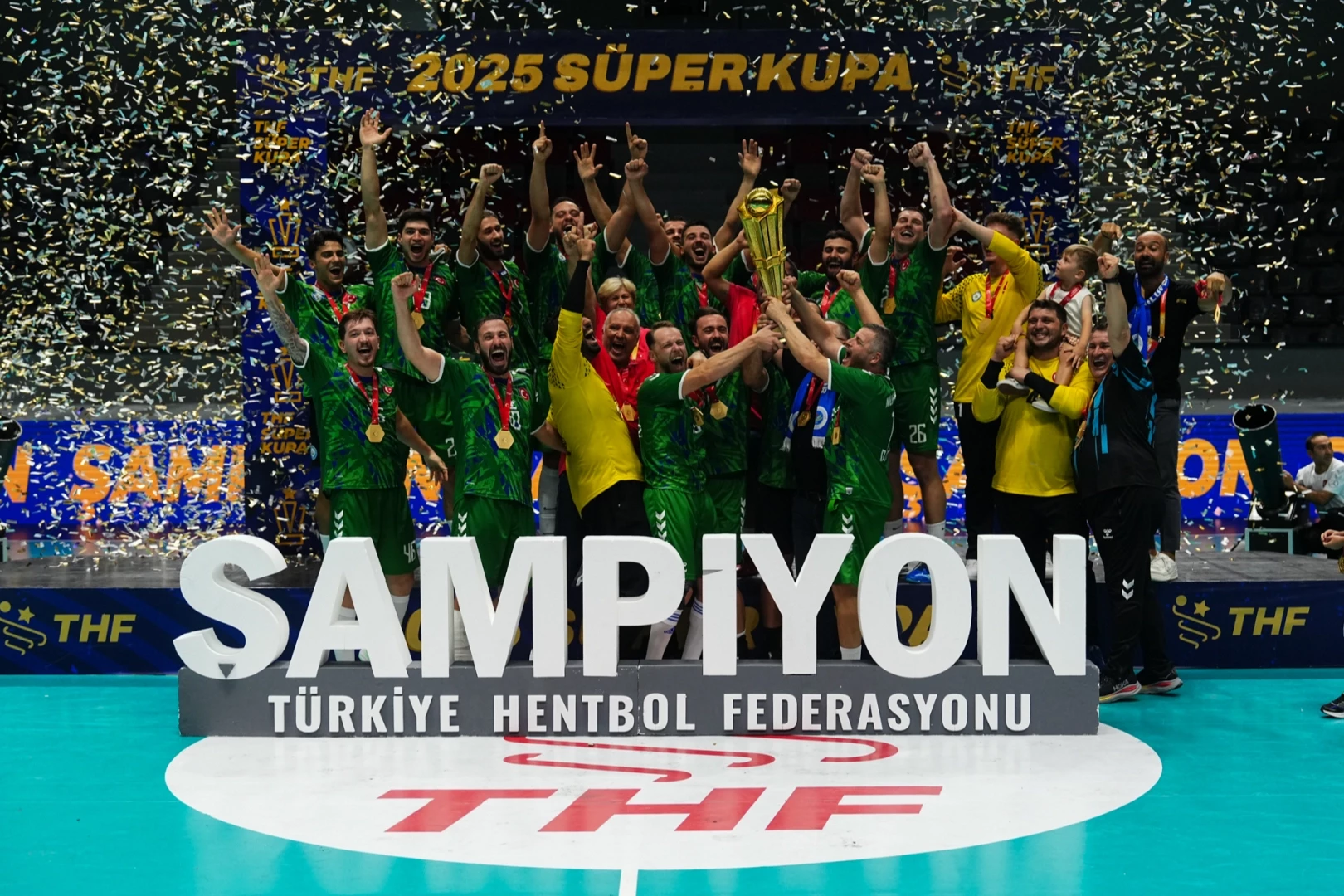 Hentbolda süper kupa Bursa Nilüfer Belediyespor’un