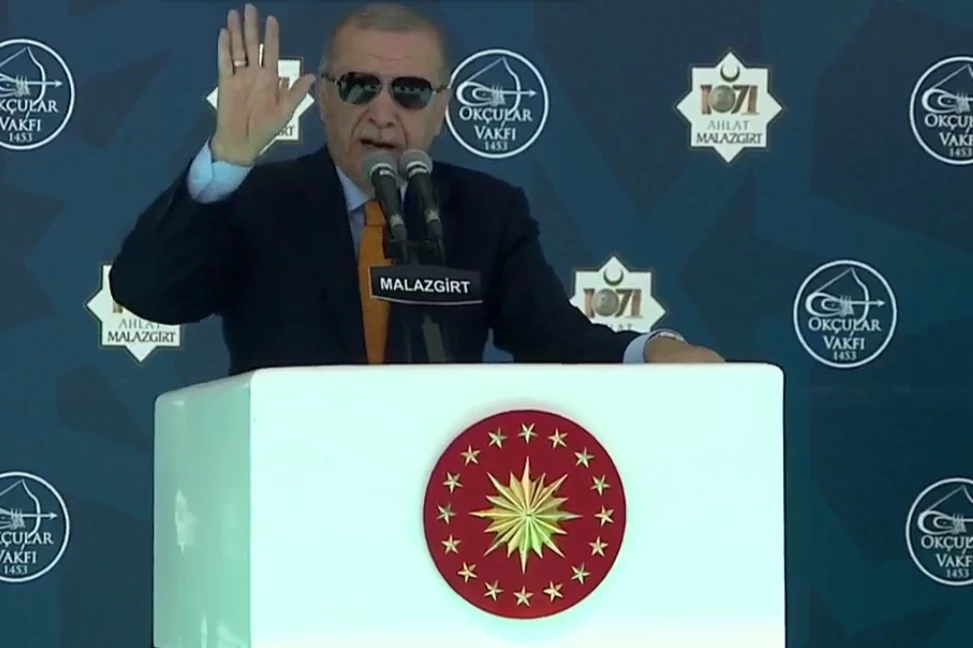 Cumhurbaşkanı Erdoğan Malazgirt'te... Yönünü Ankara'ya dönen kazanır