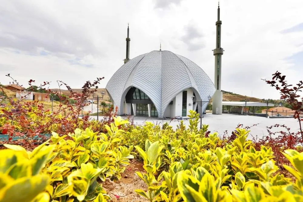 AKSARAY BELEDİYESİ RAMAZAN ÖNCESİ KABRİSTANLIKLARDA VE KÜLLİYELERDEHAZIRLIKLARINI TAMAMLADI