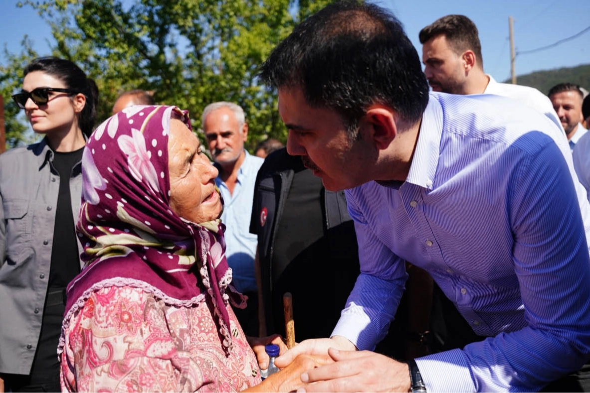 Bakan Kurum'dan 'Sındırgı afet konutları' paylaşımı