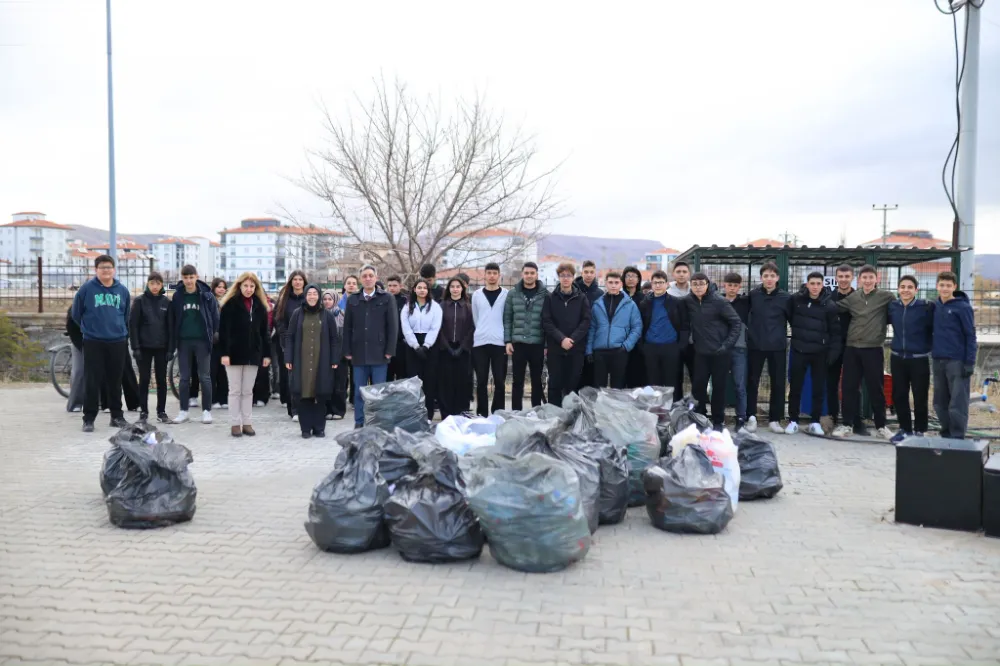 Somuncu Baba Lisesi Öğrencilerinden Örnek Çevre Seferberliği
