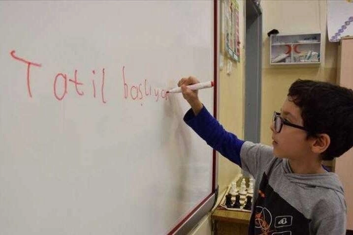18 milyon öğrenci ara tatile çıkıyor... Tatil kitapları erişime açıldı