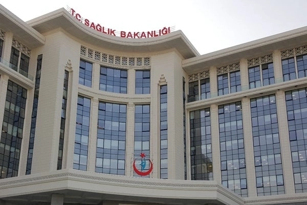 381 bin sağlık çalışanı bayram boyunca görev başında