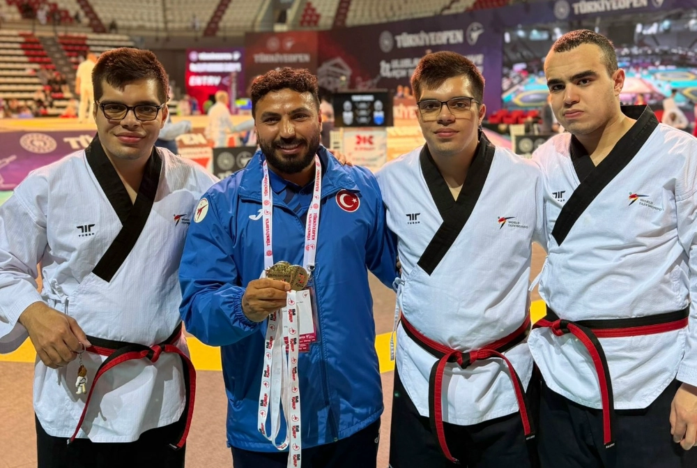 ASÜ’lü sporcular uluslararası turnuvada şampiyon oldu