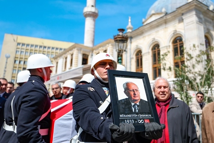 Hüsamettin Cindoruk son yolculuğuna uğurlandı