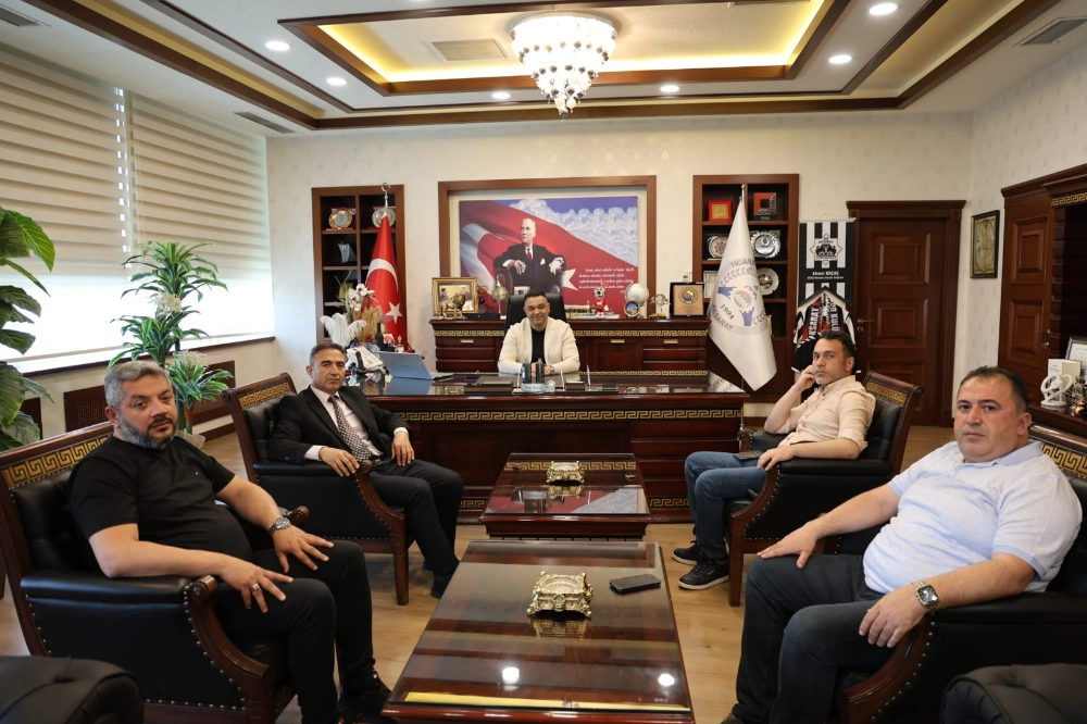 AKSARAY ÜNİVERSİTESİ İLETİŞİM FAKÜLTESİ DEKANI ÇAKMAK, ATSO BAŞKANI KOÇAŞ’I ZİYARET ETTİ