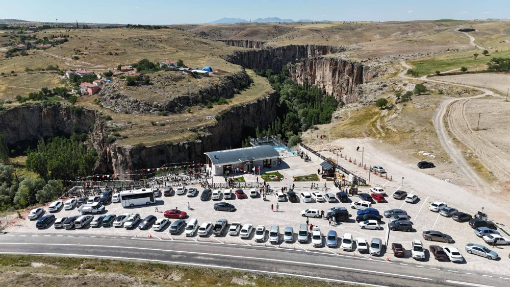 Ihlara Cam Teras Kurban Bayramı’nda Rekor Kırdı: Tarihinin En Yoğun Ziyaretçi Akını Yaşandı