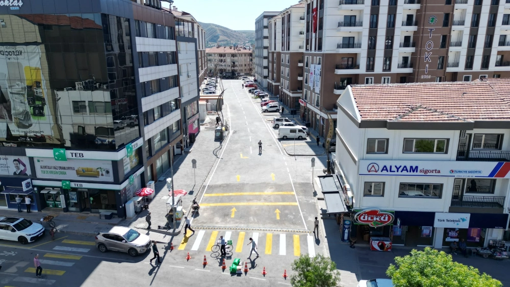 HAMİDİYE KENTSEL DÖNÜŞÜM ALANINDAKİ 25 METRELİK YOL HİZMETE AÇILDI