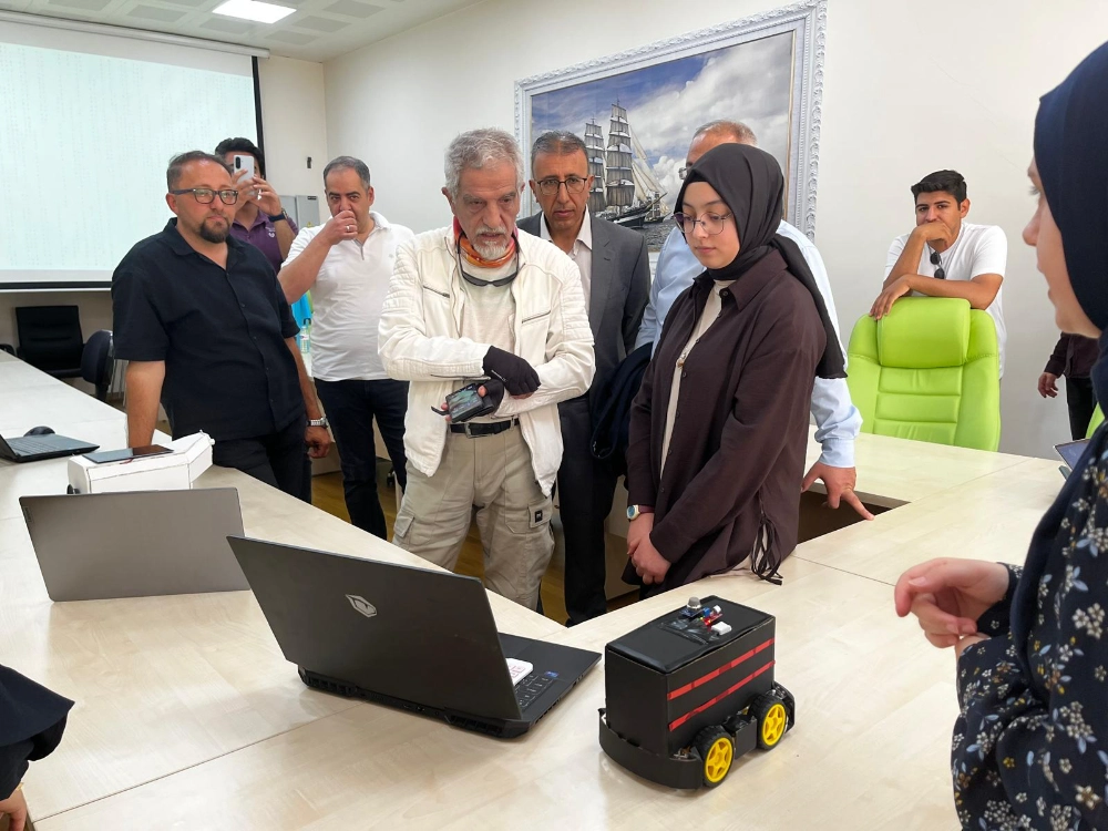 ASÜ Mühendislik Fakültesinde yapay zeka tabanlı akıllı robotlar geliştirildi