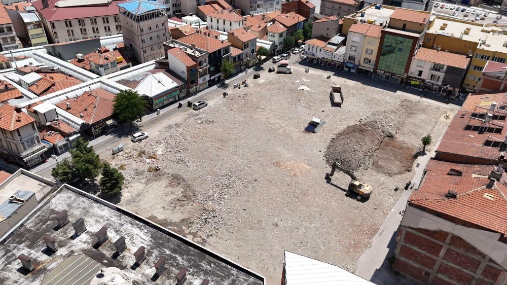 ESKİ TEDAŞ BİNASI KENTSEL DÖNÜŞÜM PROJESİNDE TEMEL KAZISI BAŞLADI