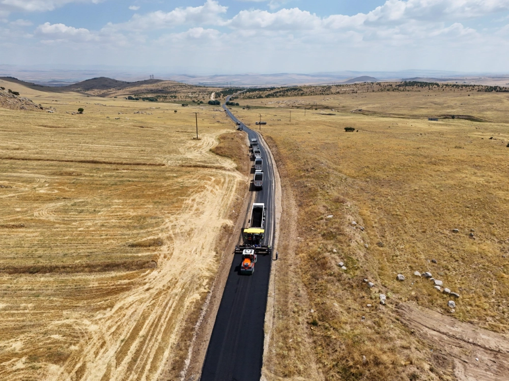 Sarıyahşi’de 3 Kilometrelik Yolda BSK Asfalt Çalışması Başladı
