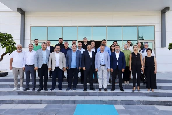 BELEDİYE BAŞKANI DR. EVREN DİNÇER; MUHTARLARI, İŞ DÜNYASINI VE SEKTÖR TEMSİLCİLERİNİ YENİ BELEDİYE HİZMET BİNASINDA AĞIRLADI