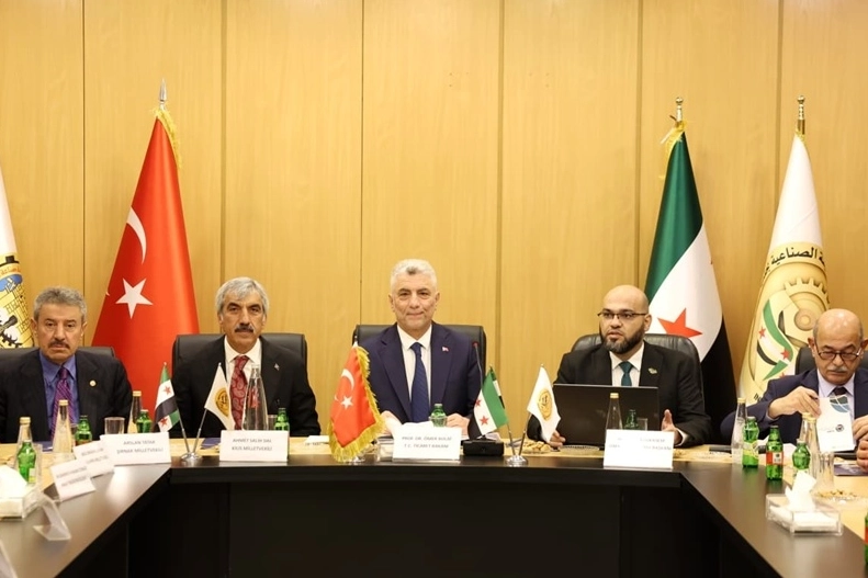 Devrim sonrası Halep’i ziyaret eden ilk yabancı Bakan oldu