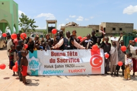 Başkan Yazgı, Afrikalı çocukların bayramını kutladı