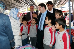 Başkan Yazgı, pazar yerinde esnafları ve vatandaşları ziyaret etti