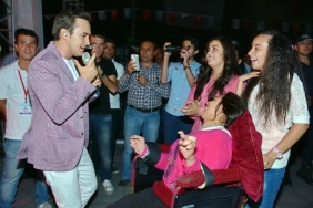 Binlerce kişi Mustafa Ceceli ile coştu