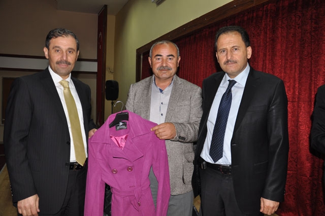 Hayırsever İşadamı Akın'dan Kış Günü Sıcak Yardım.