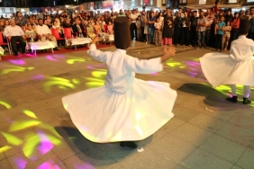 Küçük Semazenler, Aksaraylıların Gönlünü Fethetti