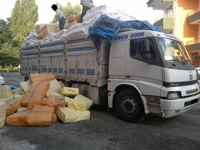 Polis'ten kaçak sigara operasyonu