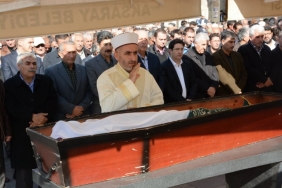 Yazgı, Kaynanası Vefat Eden Ertuğrul'a Başsağlığında Bulundu